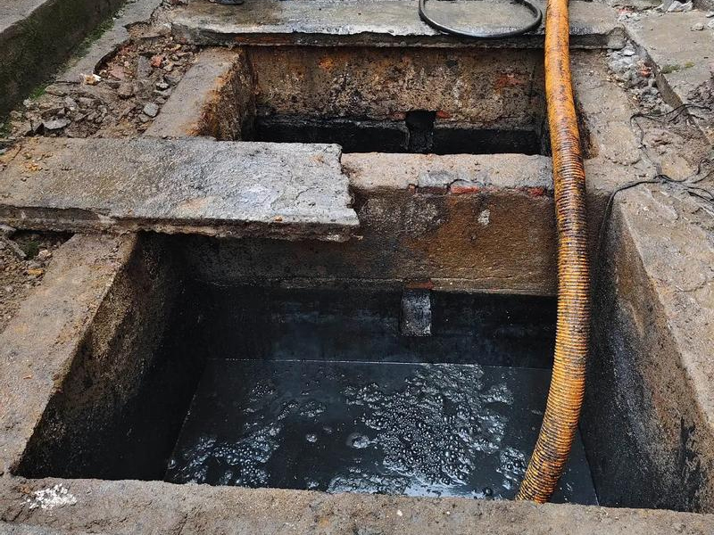 论坛清理化粪池